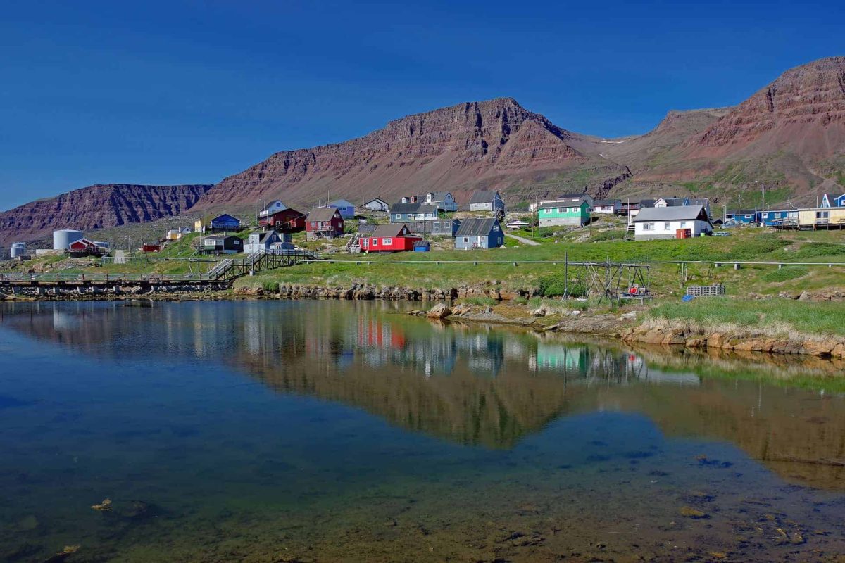Qeqertarsuaq-plateau-mountains