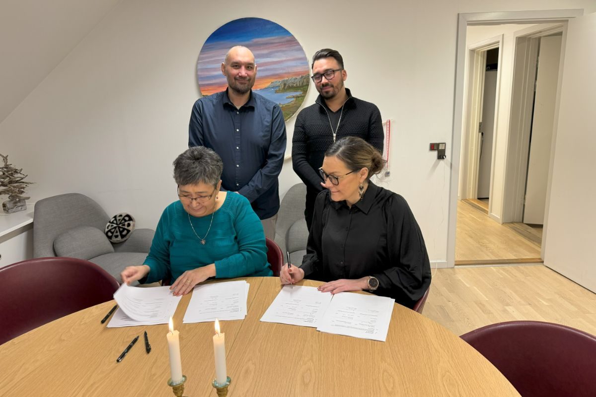 Servicekontrakten underskrives